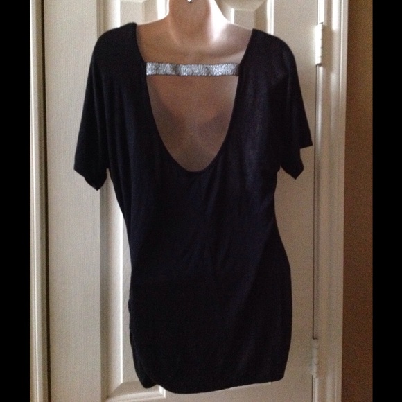 Free Kisses💋 Blk & Silver Top - Picture 3 of 4