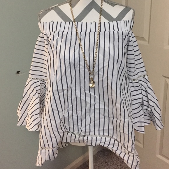 ⚡️GORGEOUS Off Shoulder Top Blue/White Stripe -M⚡️