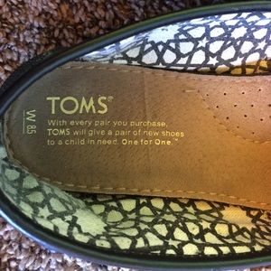 Black Sparkly Toms shoes size women's 8.5