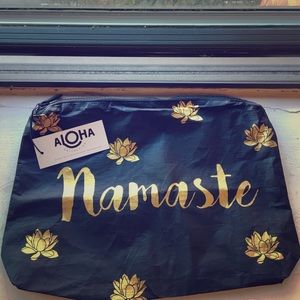 NEW Aloha Collection mid-size travel pouch