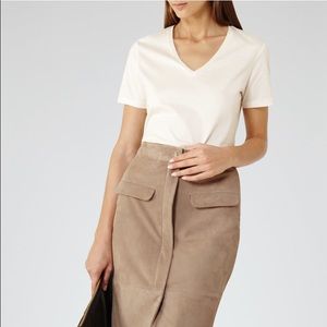 Reiss Tops - Reiss off white v neck Ren tee Reiss Tops - Reiss off white v neck Ren tee