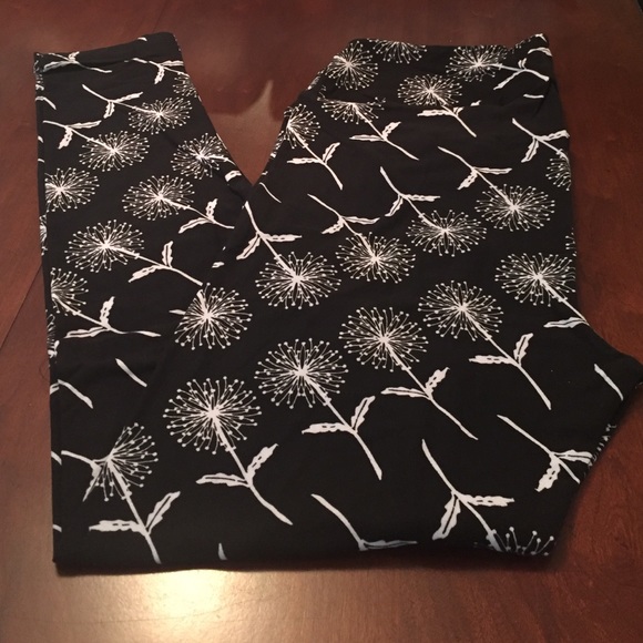 BNWT LuLaRoe TC leggings black w/white dandelions!