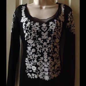 Vertigo Paris .....beautiful top!💕