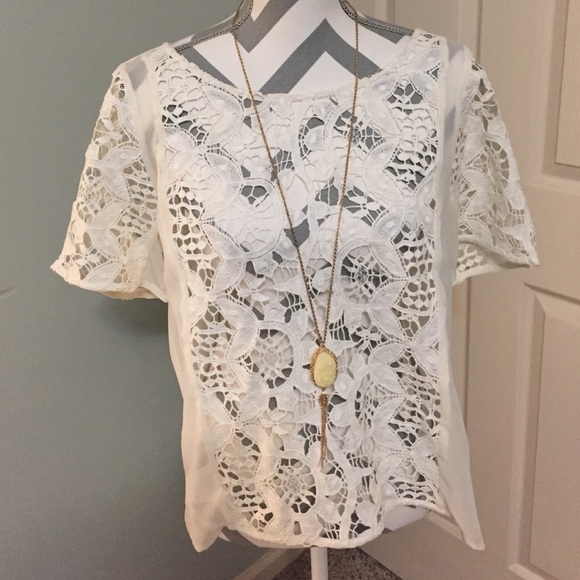 💕⚡️Gorgeous Blouse crochet lace sheer detail Sz L
