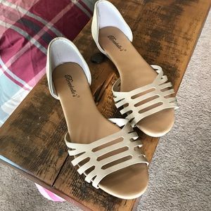Nude Flats