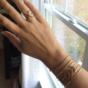 Sunday Special! 🎉3 p. S&D Pave Sphinx set