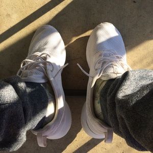 All white roshe runs
