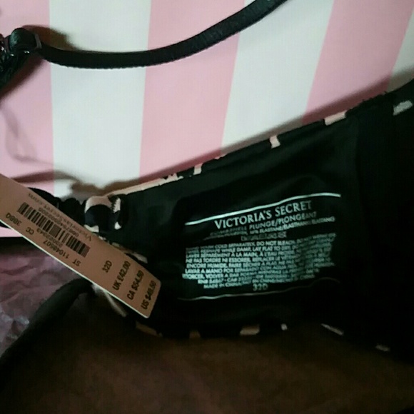 Victoria Secret - Picture 3 of 3