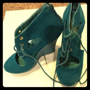 Mona Mia wedges size 6