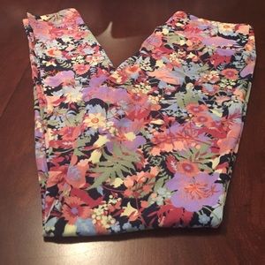 BNWT LuLaRoe OS leggings - bright flowers 🌺