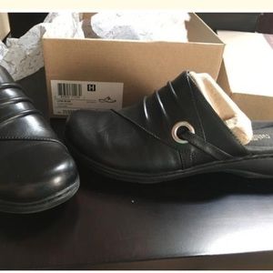 Clarks leisa bliss closed toed black leather clog