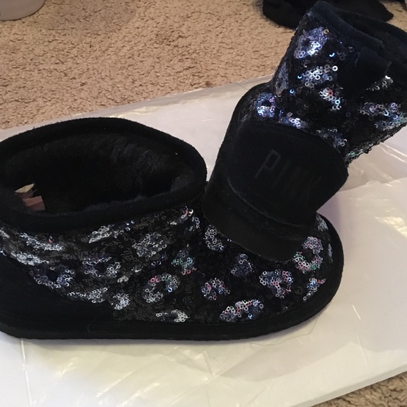VS PINK boots