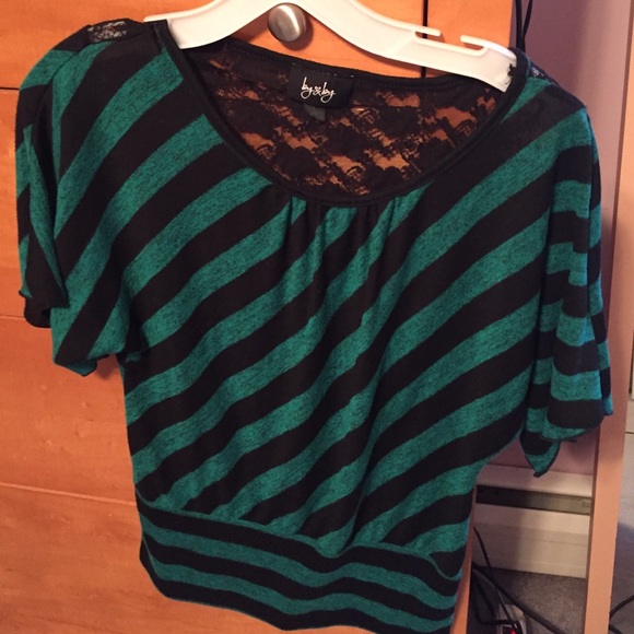 Short sleeve lace back shirt