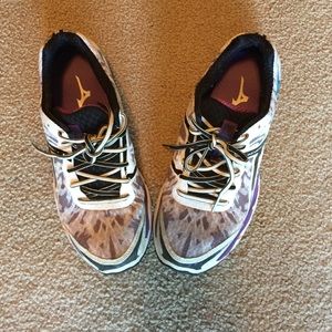 Mizuno Wave Creation