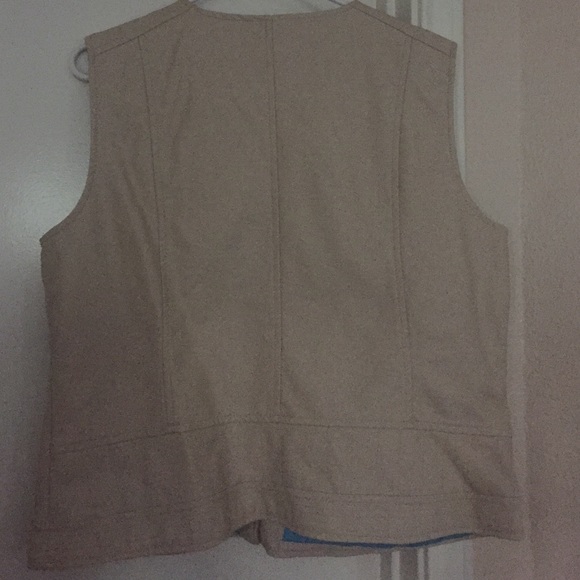 Beige top nwt - Picture 2 of 3