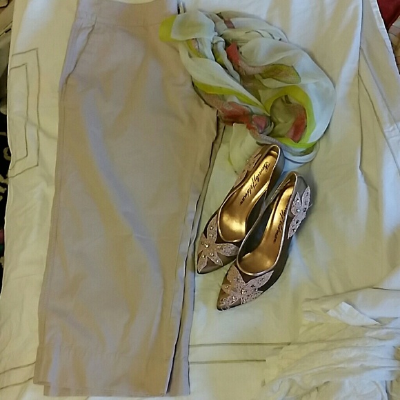 Old Navy taupe cotton capris