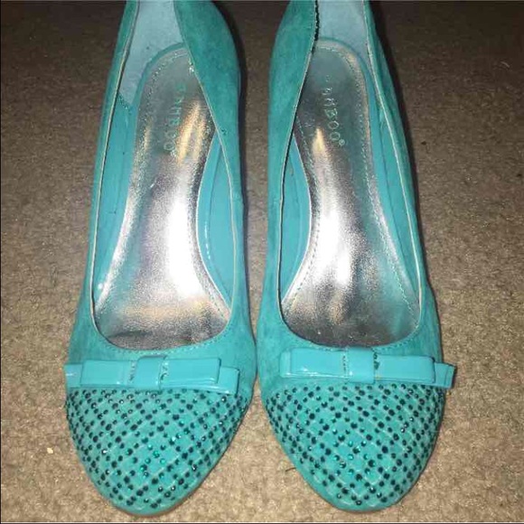 Turquoise rhinestone heals