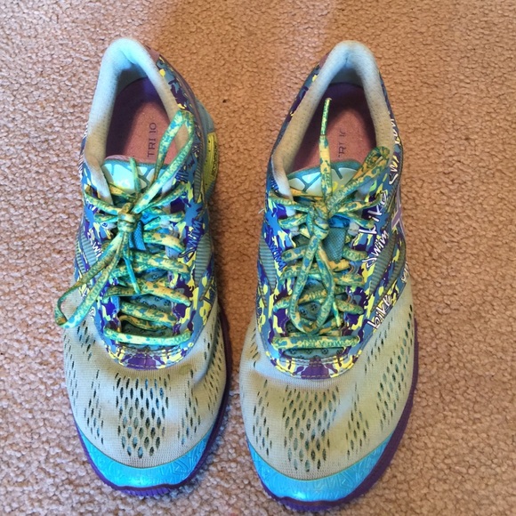 Running shoes