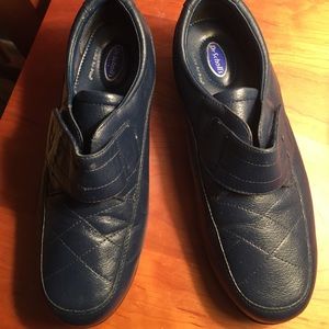Dr. Scholl's. Women's shoes. Dr. Scholl's. Women's shoes.
