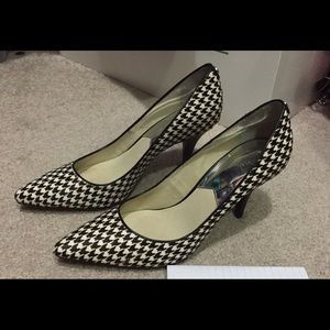 NWT Michael Kors houndstooth heels size 6.5