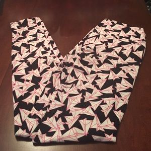 NWOT LuLaRoe OS leggings - pink paper airplanes!