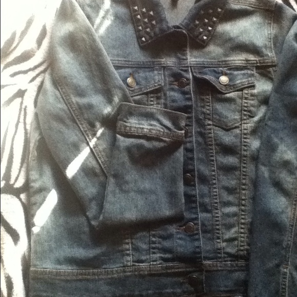 Relativity jean jacket with studs - Picture 2 of 4