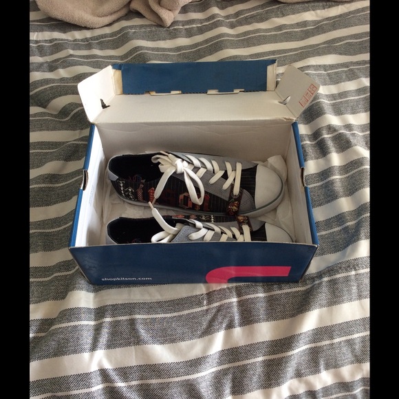 🔴SALE🔴KITSON LA - NEW Kitson Sneaker Kids - Picture 3 of 4