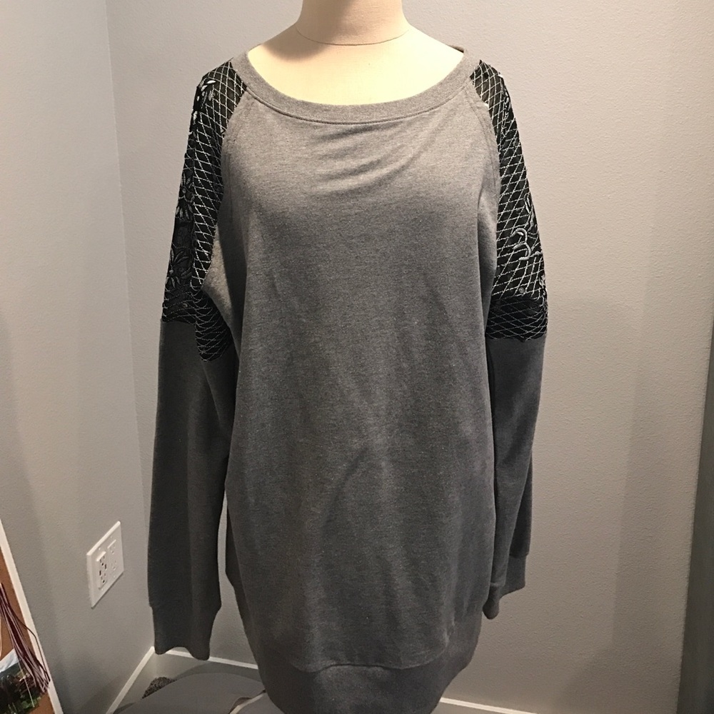 URBAN OUTFITTERS SWEATER