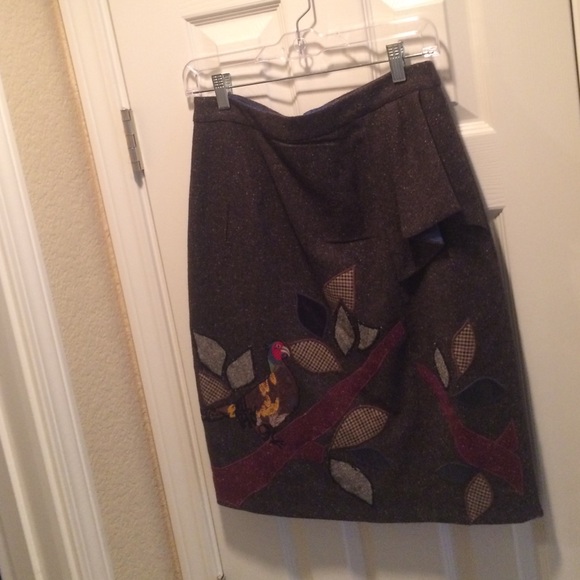 Pencil skirt with intricate detailing