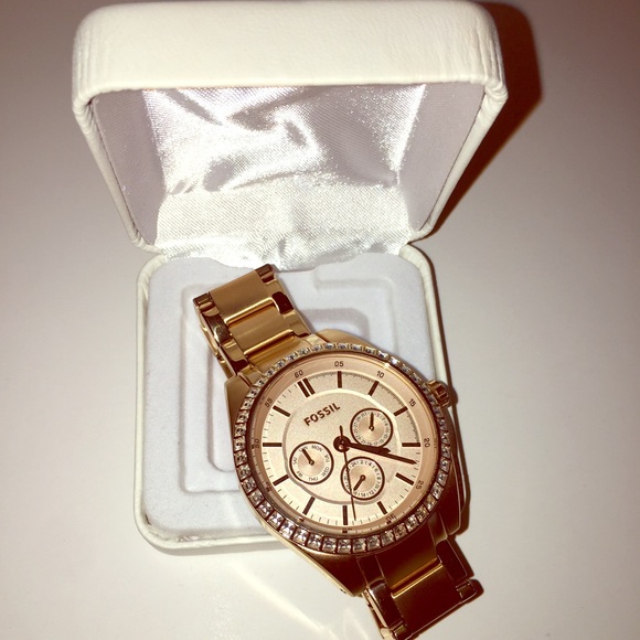 Rose gold fossil watch