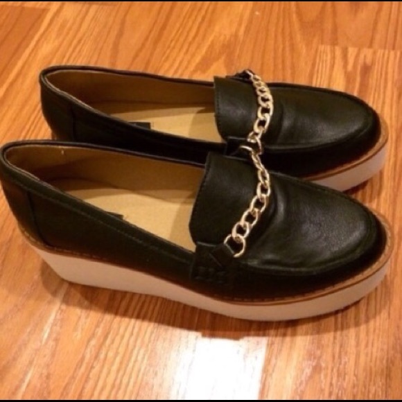 Black and white platform loafer