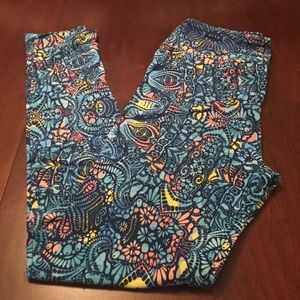 BNWT LuLaRoe OS leggings - blue paisley print!