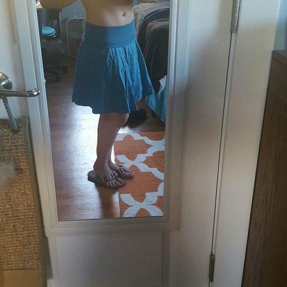 Fold over circle skirt with floral embroidery - Picture 1 of 4