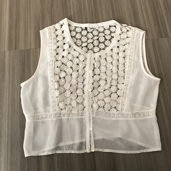 White crochet crop top