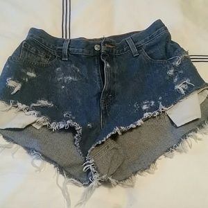 Iconic Levi's 550 Cutoffs