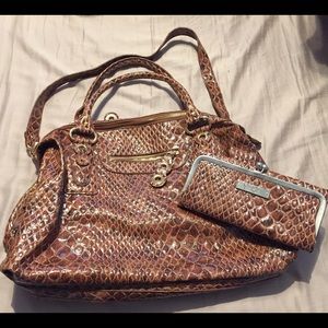 Jessica Simpson tote bag and wallet set