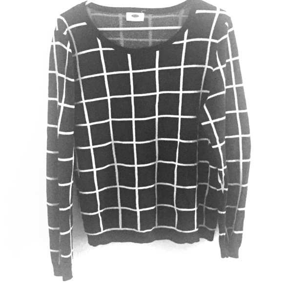 Black and white old navy sweater