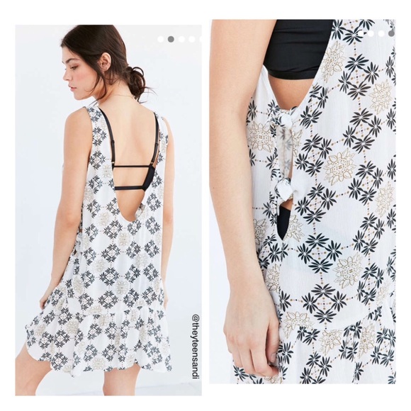Urban Outfitters Out From Under Side-Tie Coverup - Picture 3 of 3
