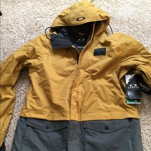 Men's Oakley snowboard jacket