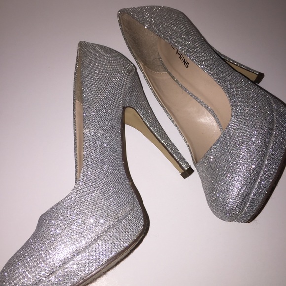 Silver sparkle pumps