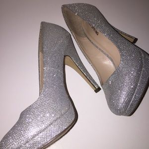 Silver sparkle pumps