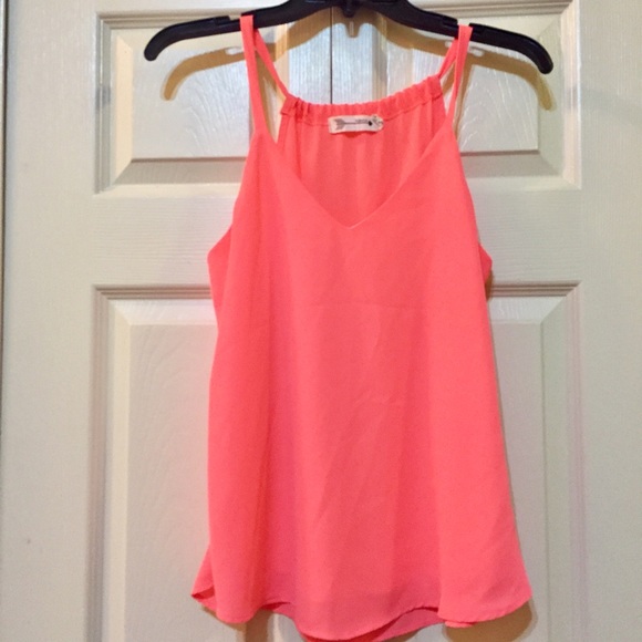Beautiful vibrant scrunch back tank!