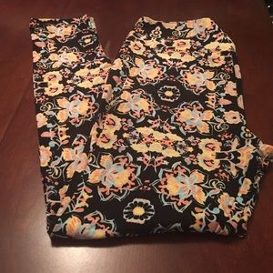 BNWT LuLaRoe TC leggings - black w/butterflies!
