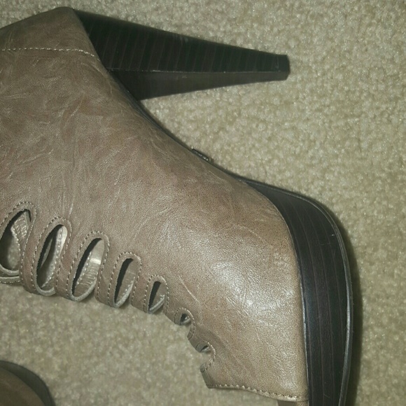 booties - Picture 3 of 4