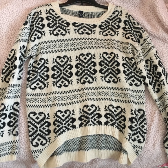 M/L sweater. Never wore!