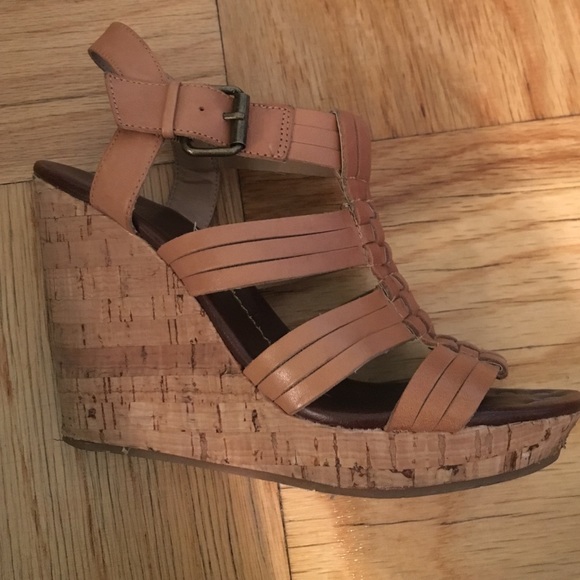 DV Dolce Vita Tan Wedges