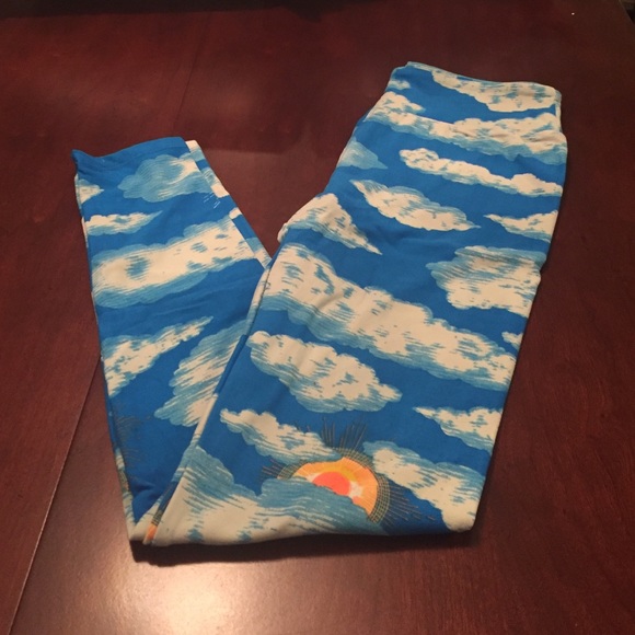 FLASH SALE LuLaRoe OS leggings - blue with suns!