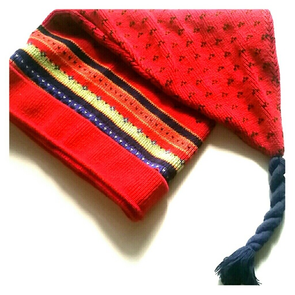 Red beanie withe stripe pattern - Picture 1 of 3