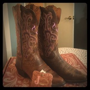 NWOT/NWT Justin cowboy/cowgirl boots
