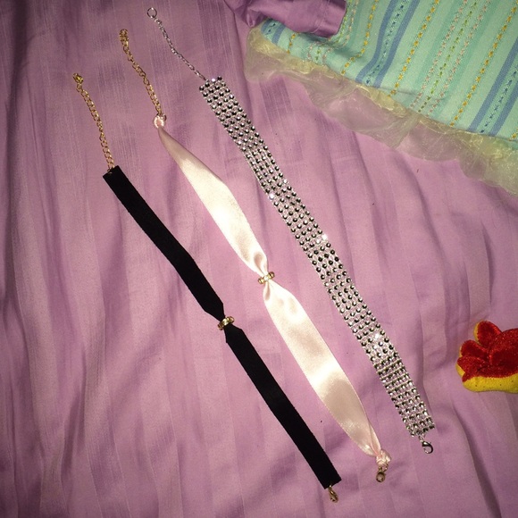 Jewelry - (Middle) Baby Pink Satin Choker with Golden Charm